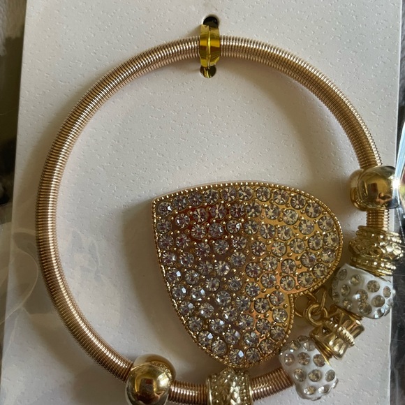 Stretch gold cord bracelet with sparkly heart and gold & sparkly charms! Bling! - Picture 5 of 8